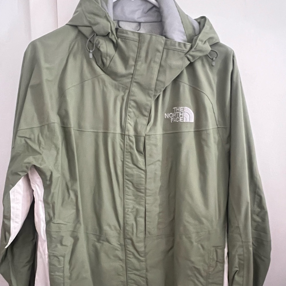 The North Face HyVent women’s size Large light green lined waterproof Coatw/hood